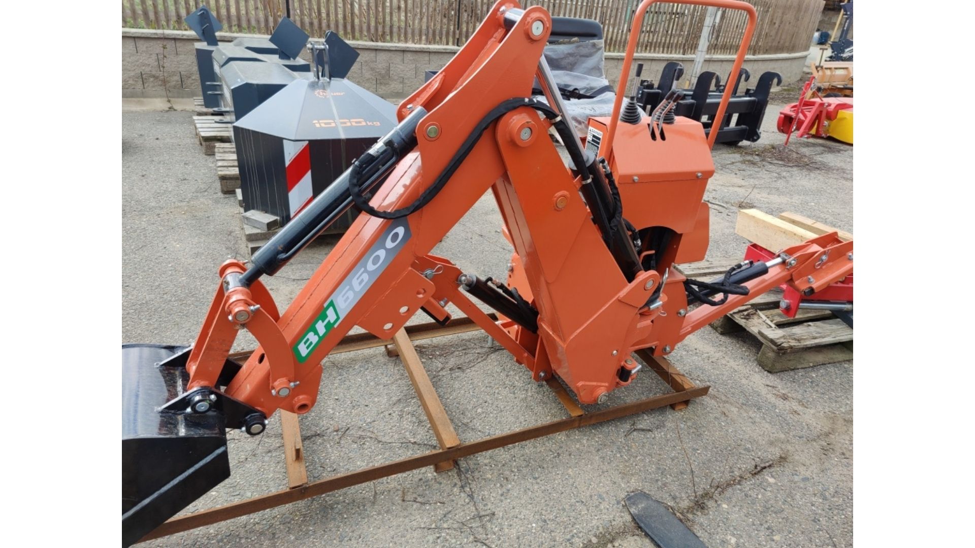 Přečtete si více ze článku Traktorový podkop dabaki BH6600